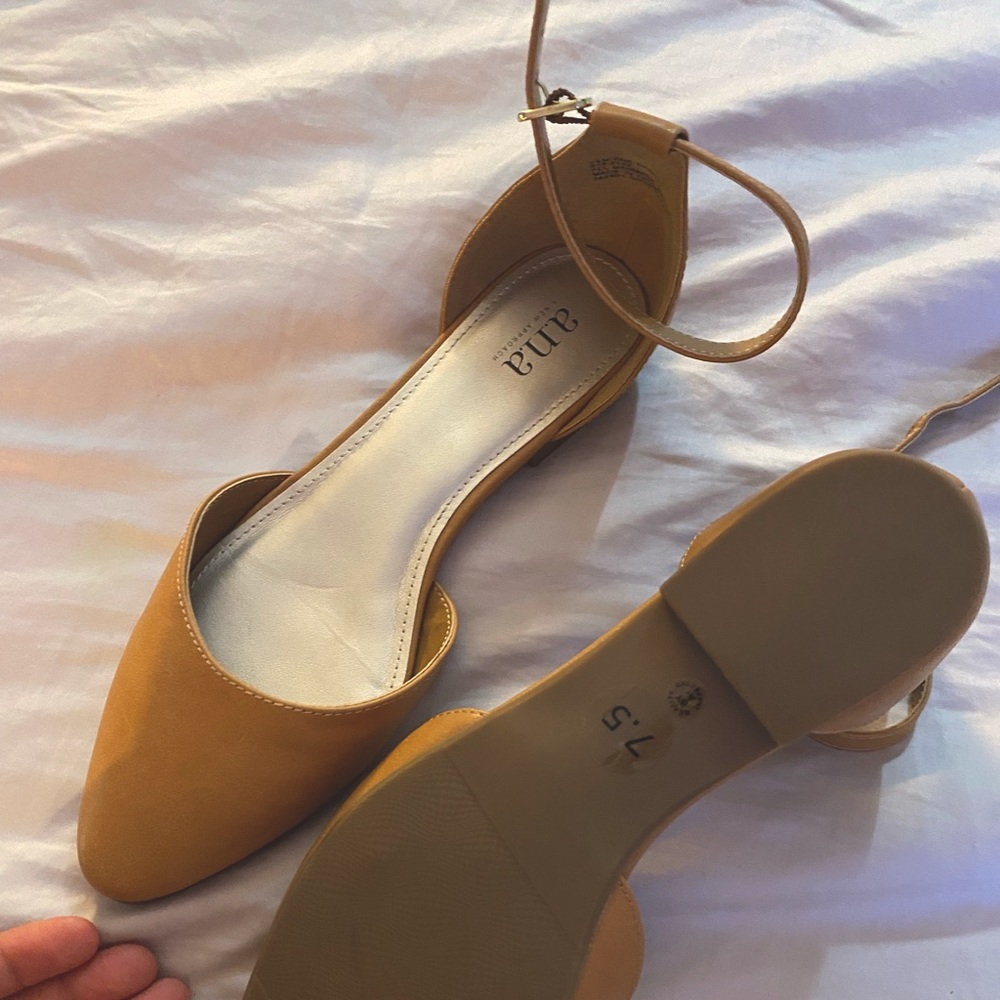 Brand new! No box. Size 7.5.
